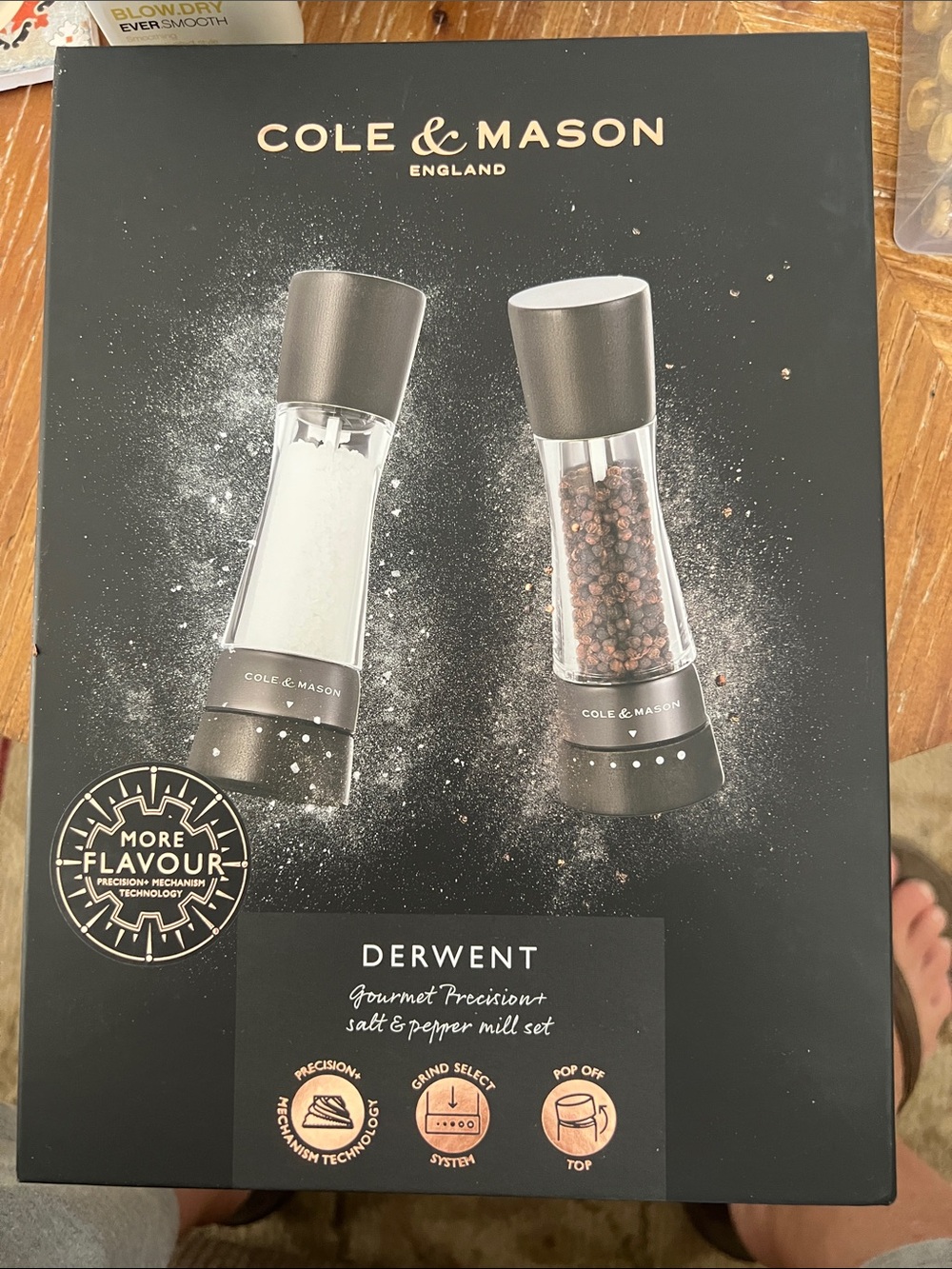 Cole & mason england Salt & Pepper Mill Set in black wood
